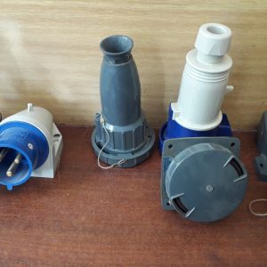 Zásuvky a vidlice priemyselné 240V 16 a 32A