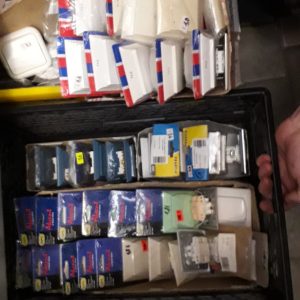 Vypínače interiérové (prístroje podomietkové)