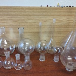 Laboratórne banky so zábrusom väčšinou Simax