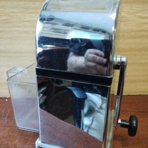 Mlynček na ľad Ručný, nový nerezový 9€