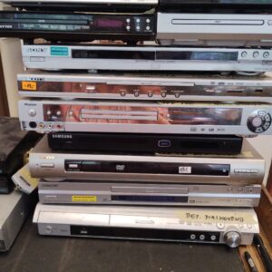 Prehrávače DVD a CD a)kompletné po 18€ Panasonic DVD/CD + Sony DVP-NS38 b)bez DO s rádiom:  Red Star Rádio+CD 10€ c) bez Do neznačkové po 8€ Tesco+ Daytek+DS 306-A Scott+ Maxton d) bez Do značkové po 10€  son 2ks + Samsung + orava+ panasonicSA PT160+ Hyunday DV2x
